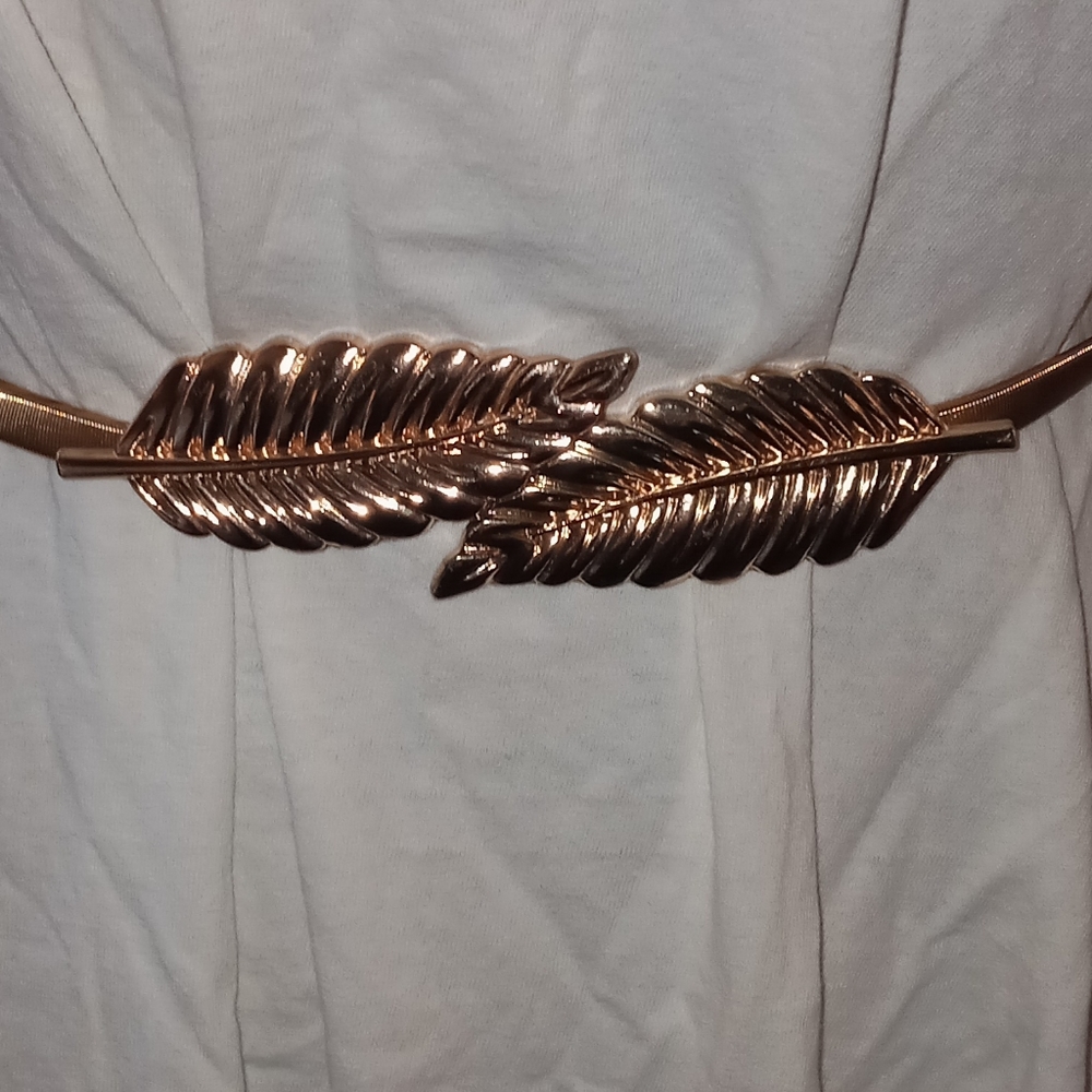 Vintage gold metal connecting leaves stretch belt.